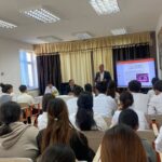 Кентау: жоғары сынып оқушылары АИТВ жайлы ақпаратпен танысты